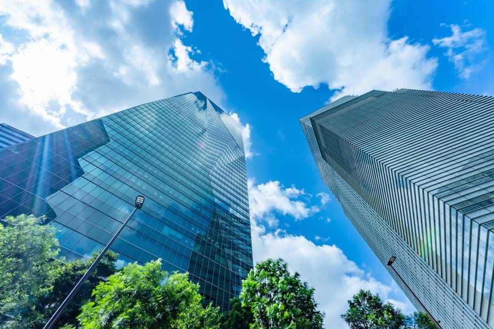 Nos étifs immobiliers sont des biens hôteliers, commerciaux et logistiques Nos étifs immobiliers sont des biens hôteliers, commerciaux et logistiques
